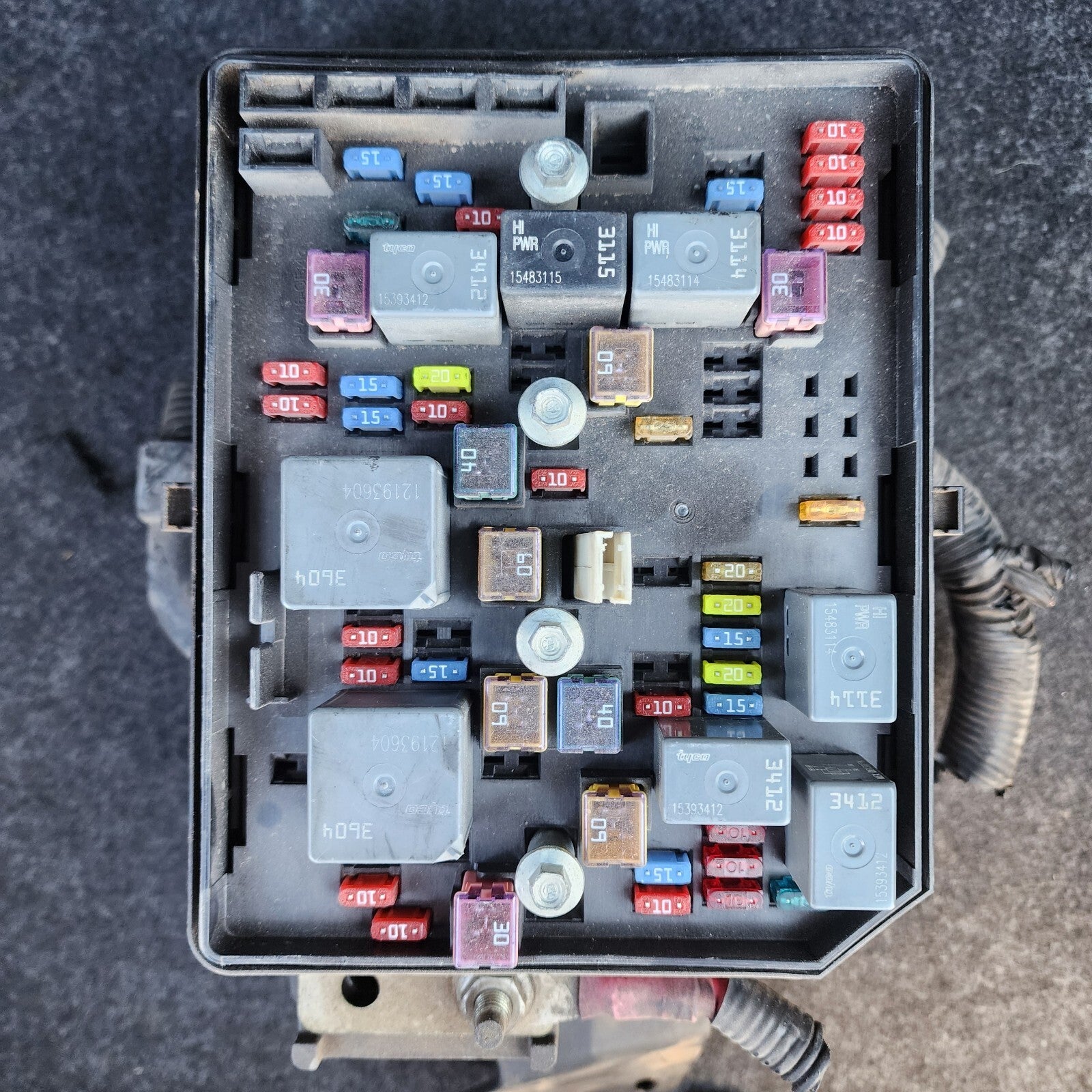 OEM 06-07 Chevy Impala/Monte Carlo Engine Fuse Box, 5.3L 3.9L 3.5L Main Block